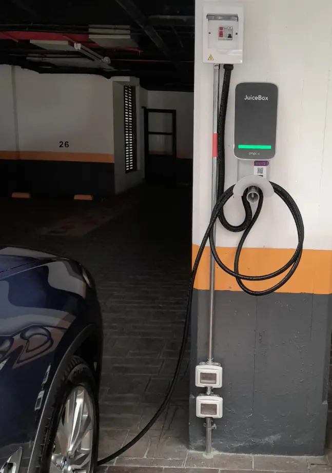 Instalación de paneles y sistemas eléctricos